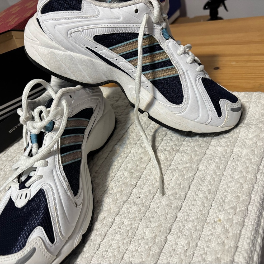 Adidas Laika II Navy and White Sneakers - Picture 2 of 3